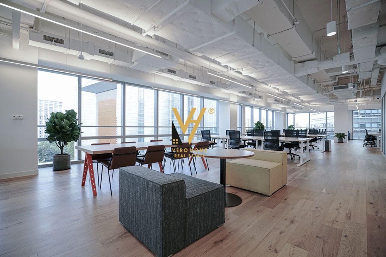 ZYRE 371 M2 ME QERA TE KOMPLEKSI USLUGA 2.500 EURO