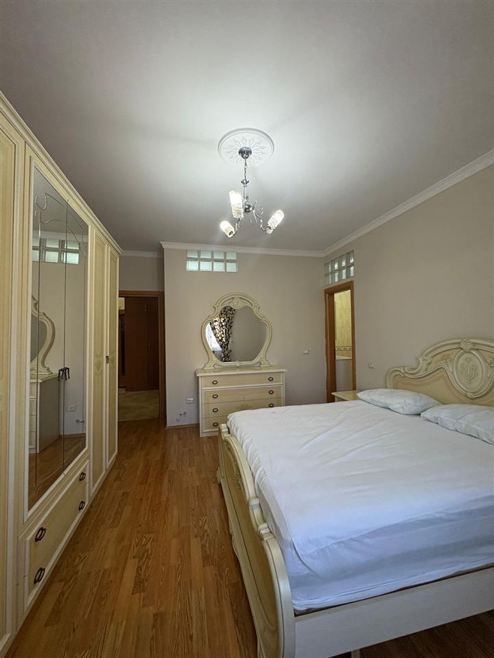 JEPET APARTAMENT ME QERA NE QENDER TE DURRESIT!