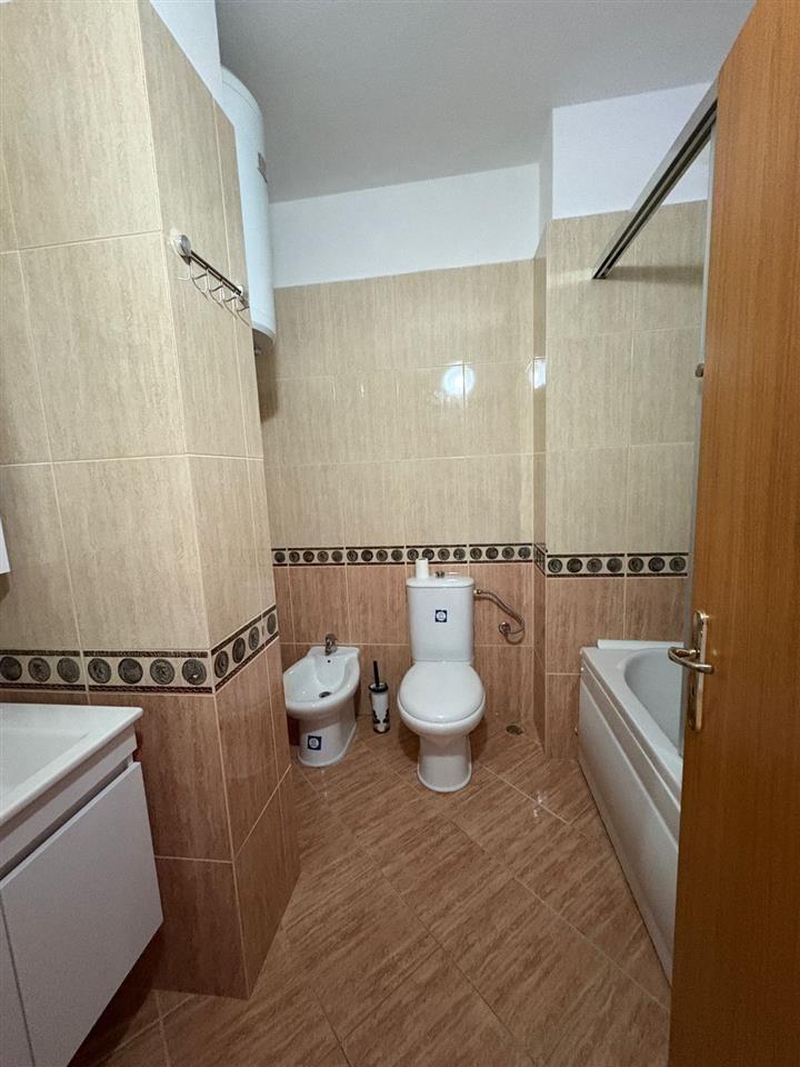 JEPET APARTAMENT ME QERA NE QENDER TE DURRESIT!