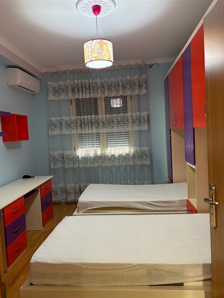 JEPET APARTAMENT ME QERA NE QENDER TE DURRESIT!