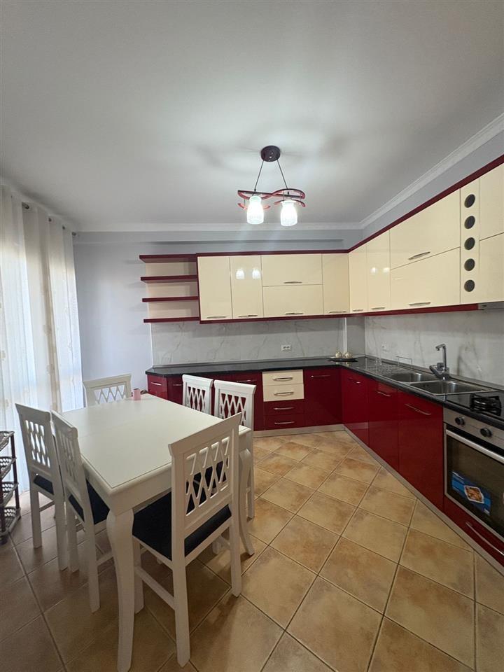 JEPET APARTAMENT ME QERA NE QENDER TE DURRESIT!