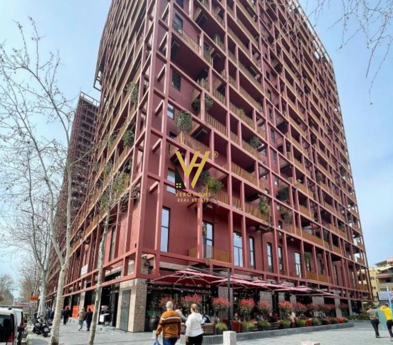 ZYRE 160 M2 ME QERA TE RRUGA E KAVAJES 2.000 EURO