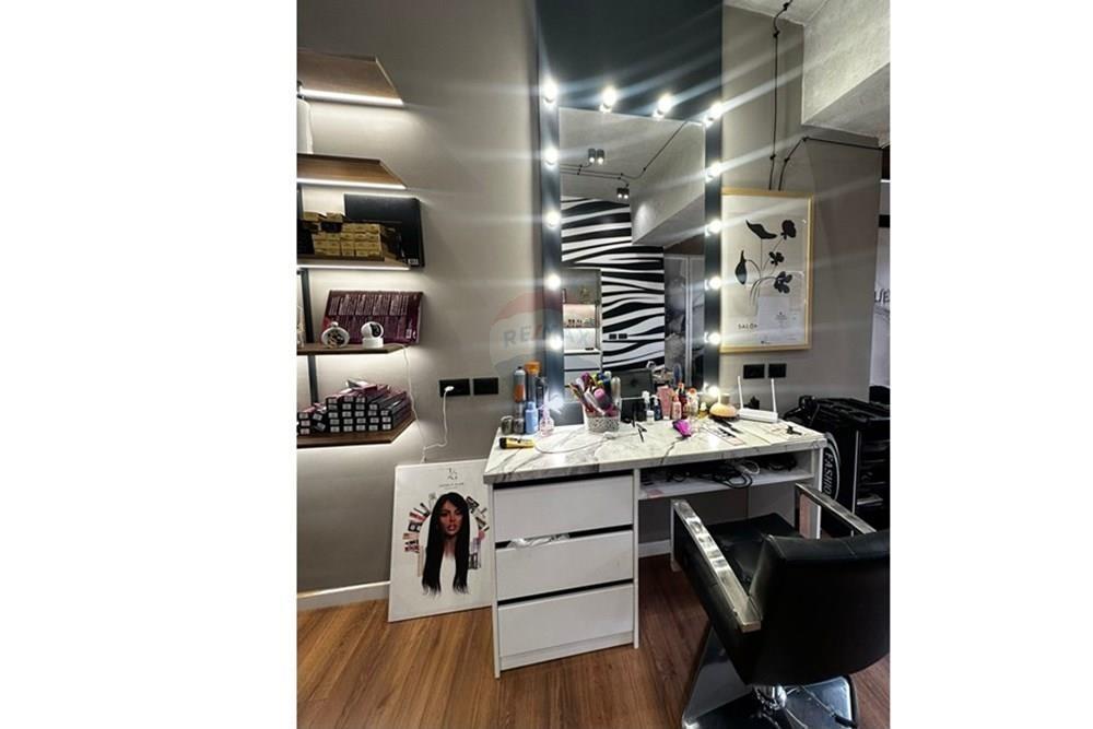 Dyqan per qira te Vasil Shanto