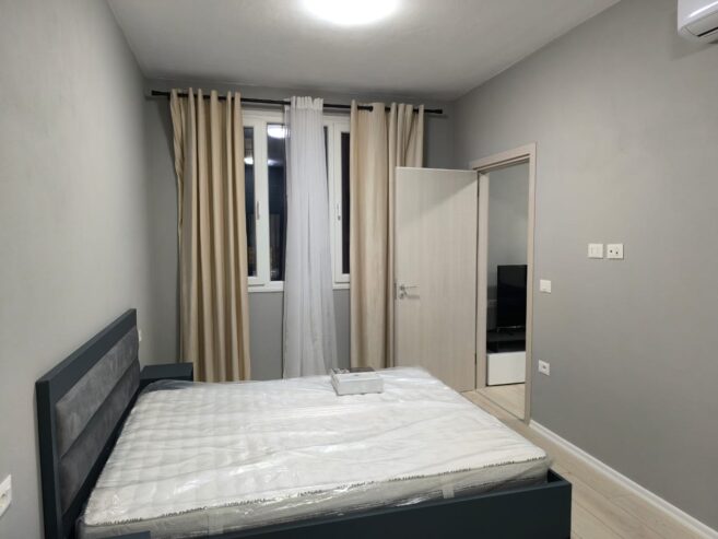 Jepet me qera Apartamenti 1+1, Astir