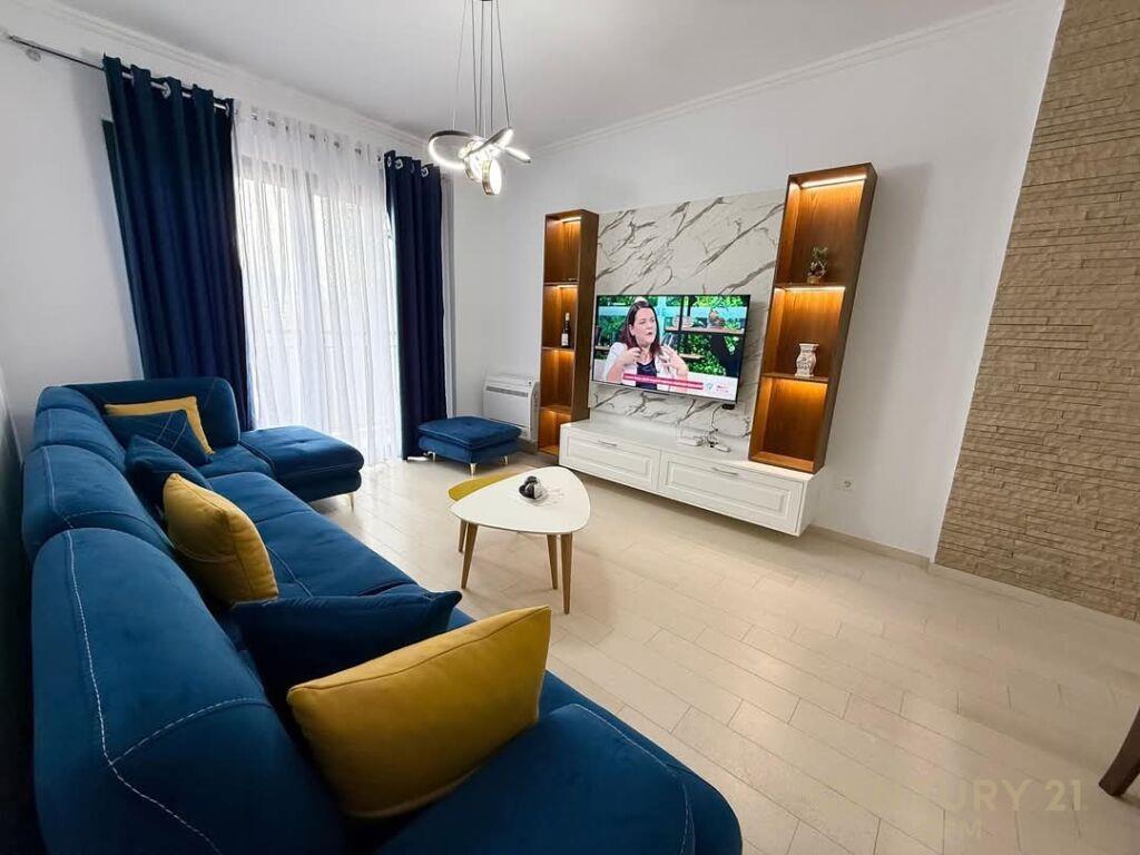 Qira Apartament 2+1+Parkim Kodra e Diellit €700