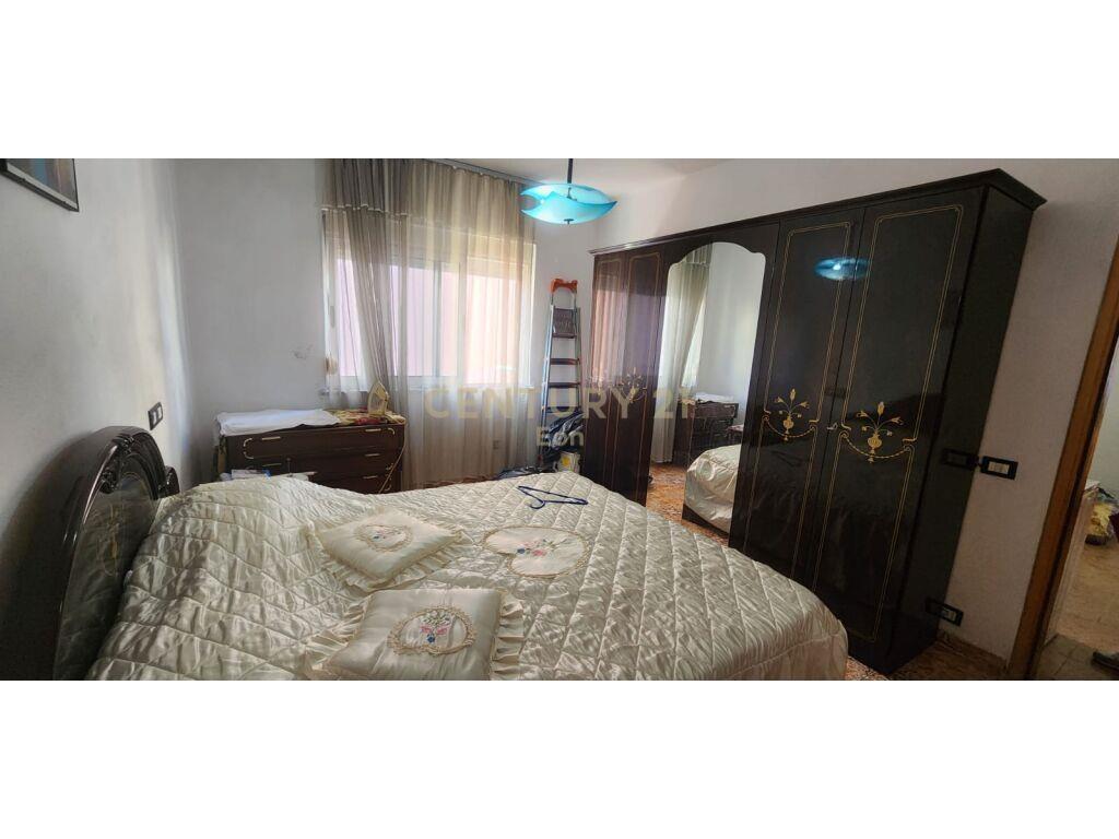 SHITET APARTAMENT 1+1 PRANE DREJTORISE SE POLICISE !