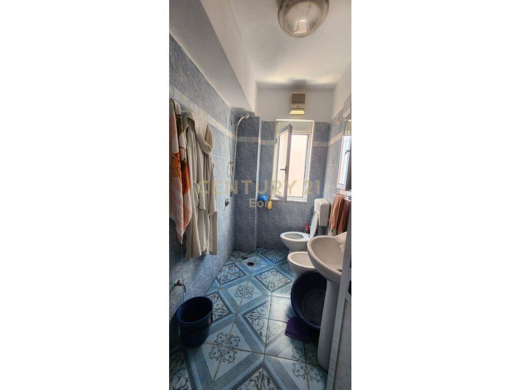 SHITET APARTAMENT 1+1 PRANE DREJTORISE SE POLICISE !