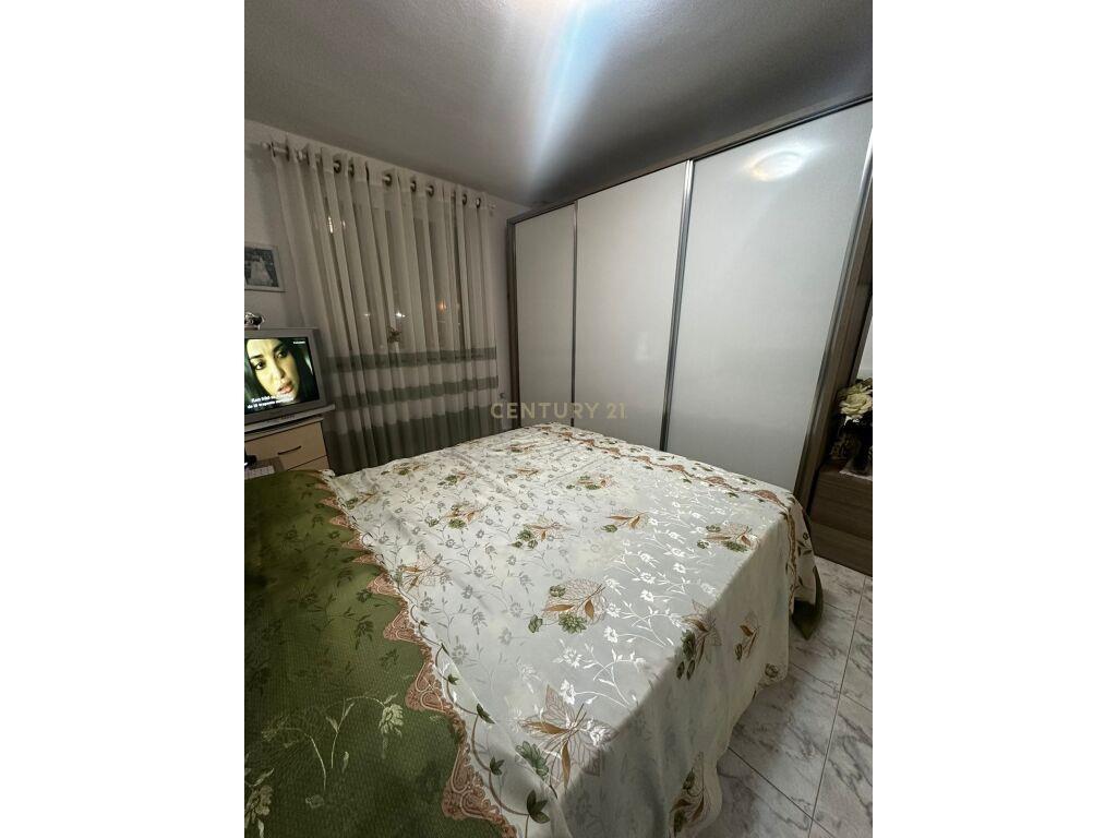 Shitet apartament 1+1 në zonën e Brylit, Rr: Arkitekt Kasemi