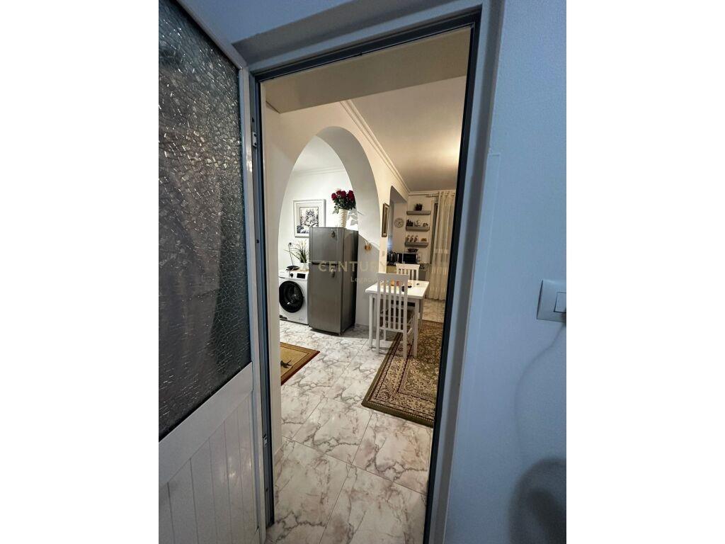 Shitet apartament 1+1 në zonën e Brylit, Rr: Arkitekt Kasemi