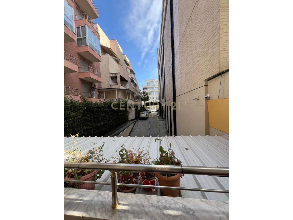 Apartament 1+1 për Qira në Plazh Stacioni i parë, Durrës!