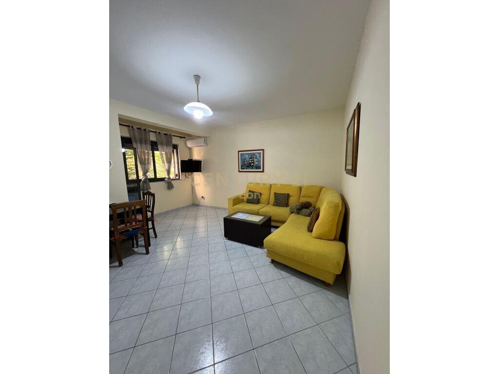 Apartament 1+1 për Qira në Plazh Stacioni i parë, Durrës!