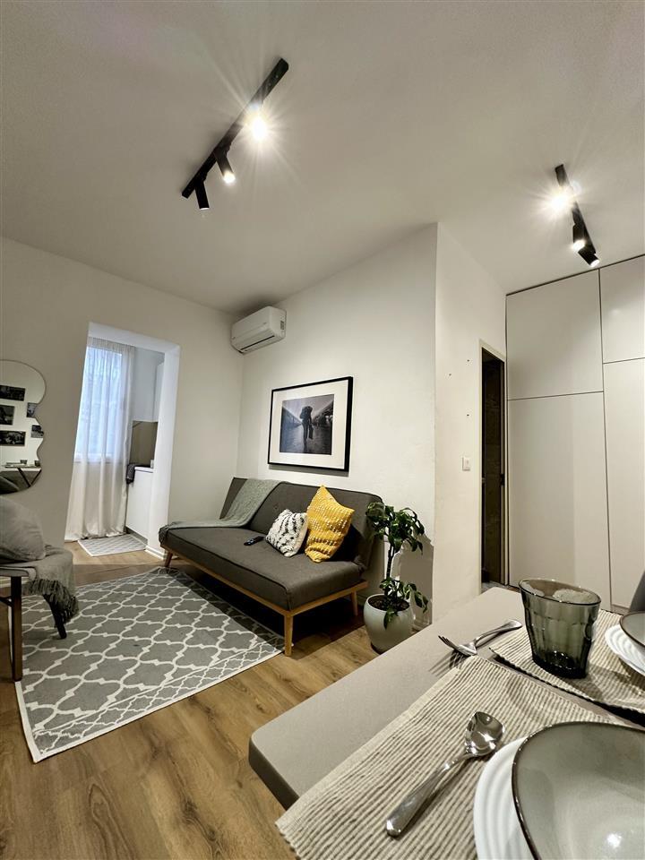 Apartament i rinovuar afer shkolles Petro Nini