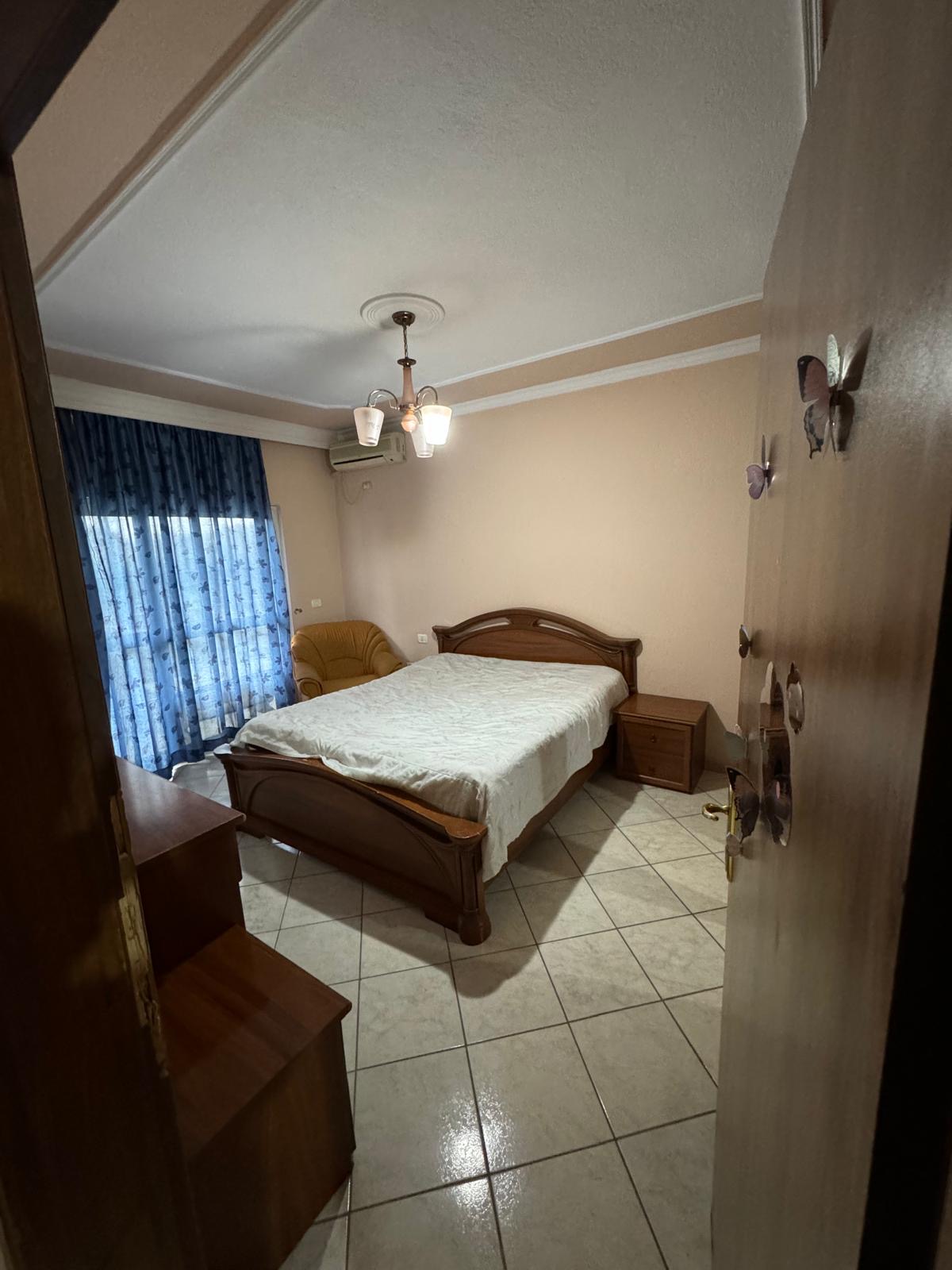 Jepet shtepi me qera te Komuna e Parisit