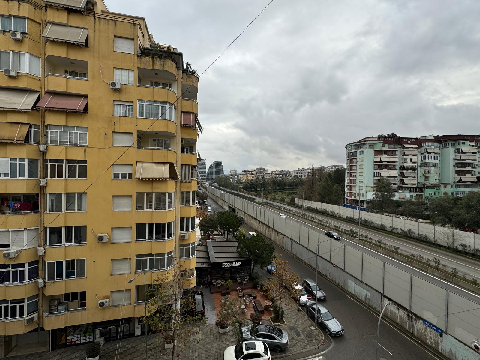 Jepet shtepi me qera te Komuna e Parisit