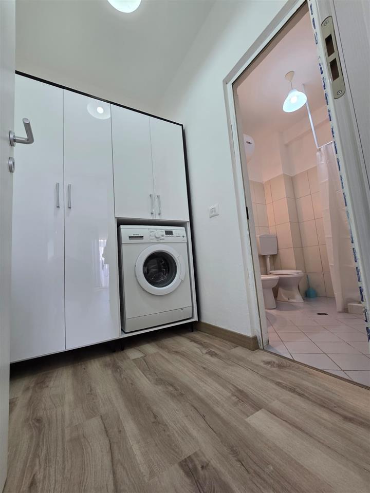 Shitet 1+1 me super mobilim plazh durres