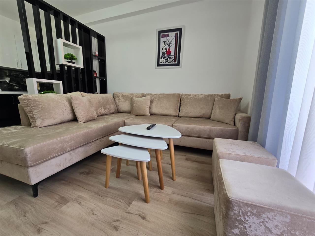 Shitet 1+1 me super mobilim plazh durres