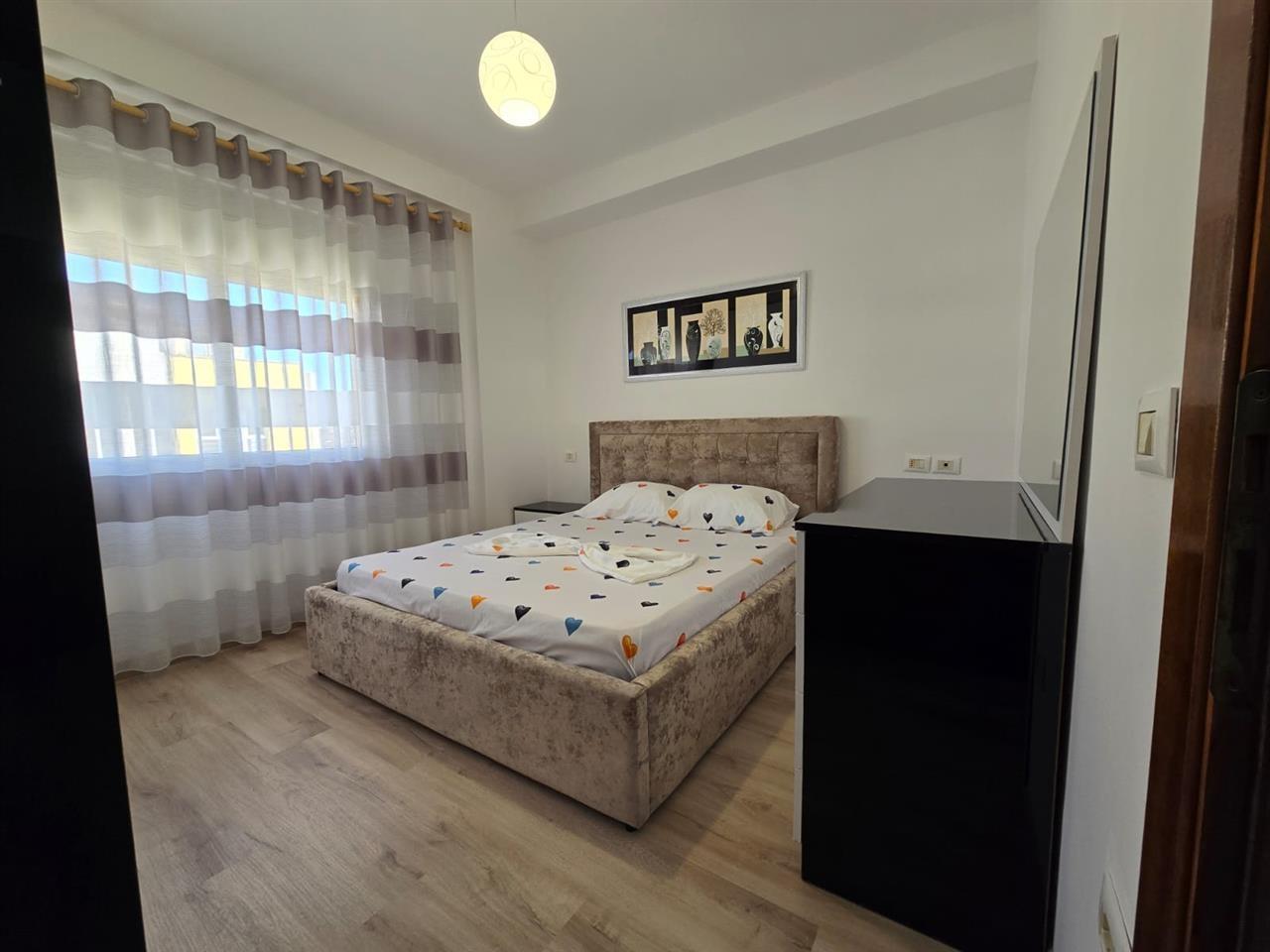 Shitet 1+1 me super mobilim plazh durres