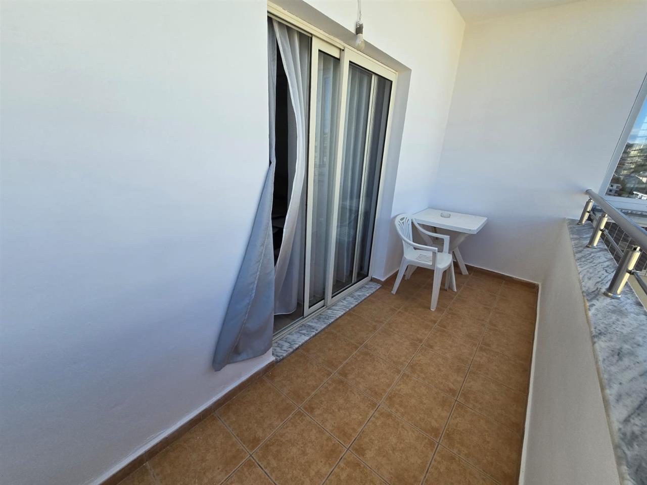 Shitet 1+1 me super mobilim plazh durres