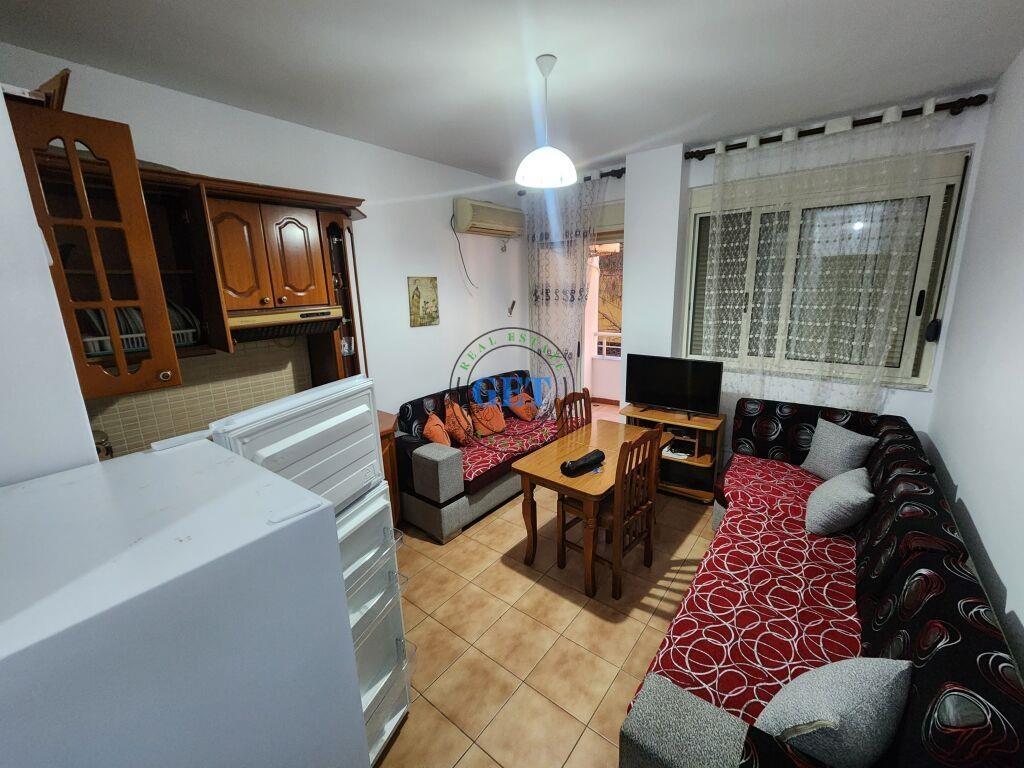 Qira, Apartament 1+1, Shkembi i Kavajes,prane Hotel Majestik