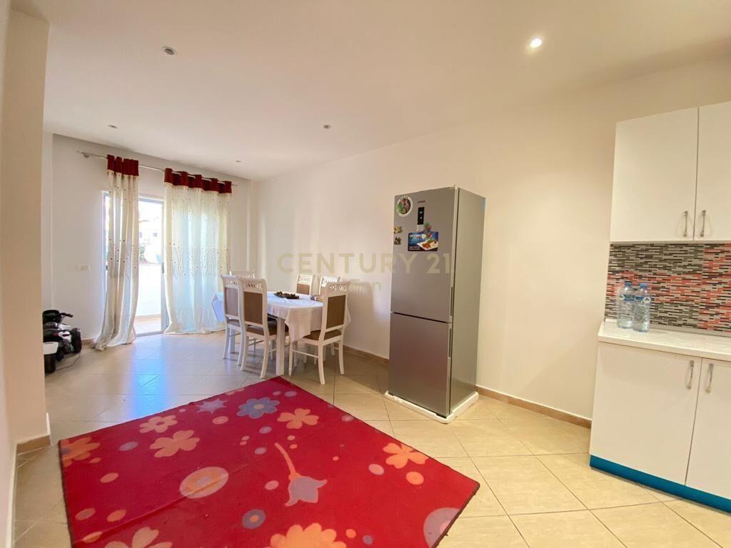 JEPET APARTAMENT 2+1 ME QIRA ME KUZHIN TE VECUAR NE DURRES P