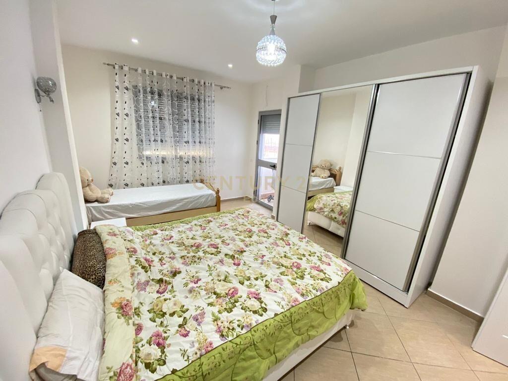 JEPET APARTAMENT 2+1 ME QIRA ME KUZHIN TE VECUAR NE DURRES P