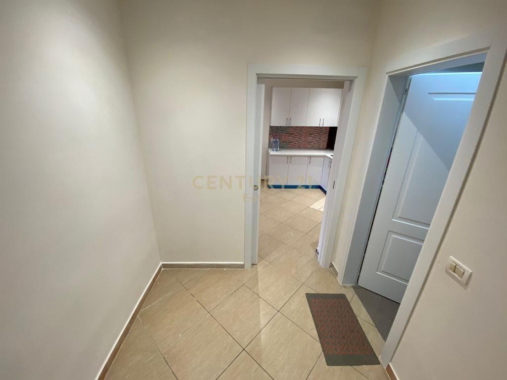 JEPET APARTAMENT 2+1 ME QIRA ME KUZHIN TE VECUAR NE DURRES P