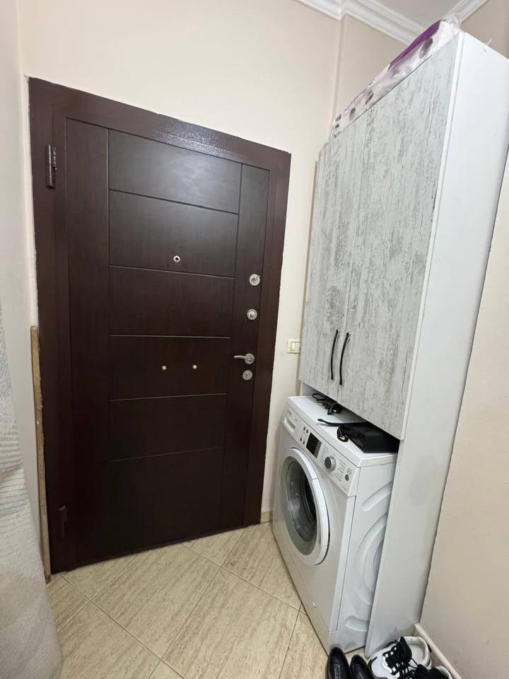 JEPET ME QERA APARTAMENT 2+1 TE POLIKLINIKA NE DURRES!
