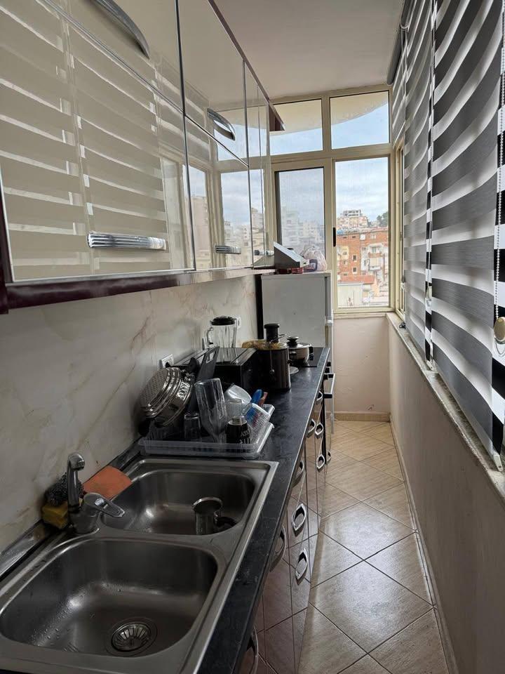 JEPET ME QERA APARTAMENT 2+1 TE POLIKLINIKA NE DURRES!