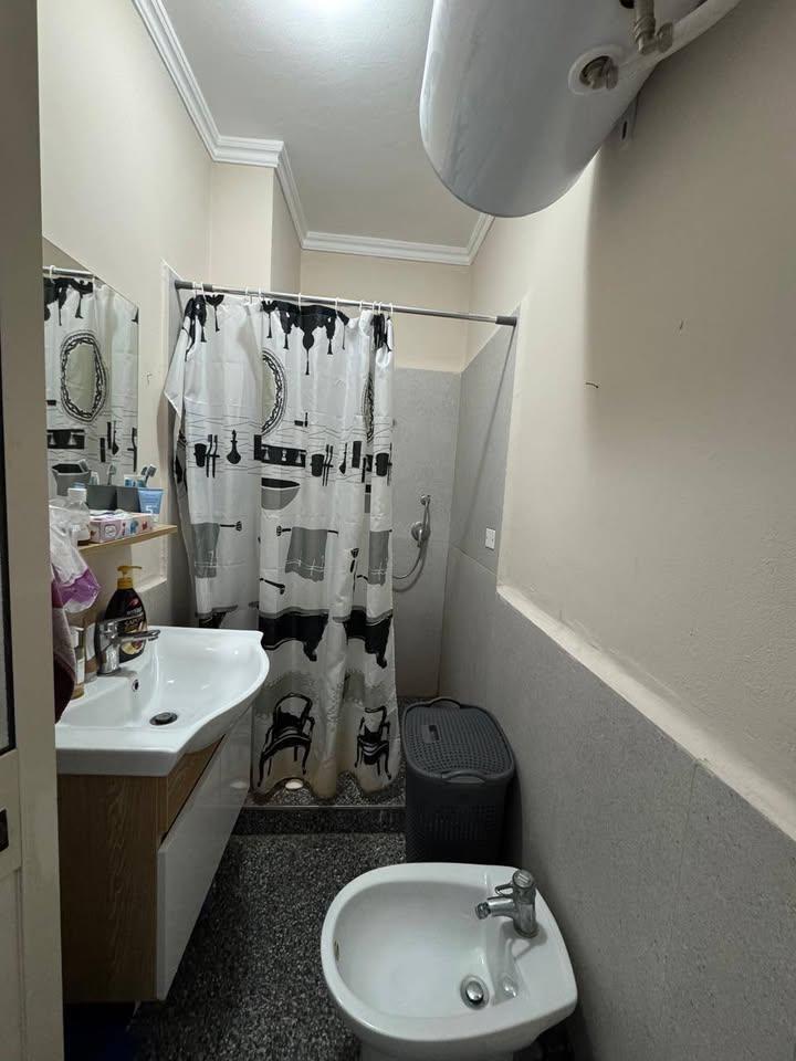 JEPET ME QERA APARTAMENT 2+1 TE POLIKLINIKA NE DURRES!