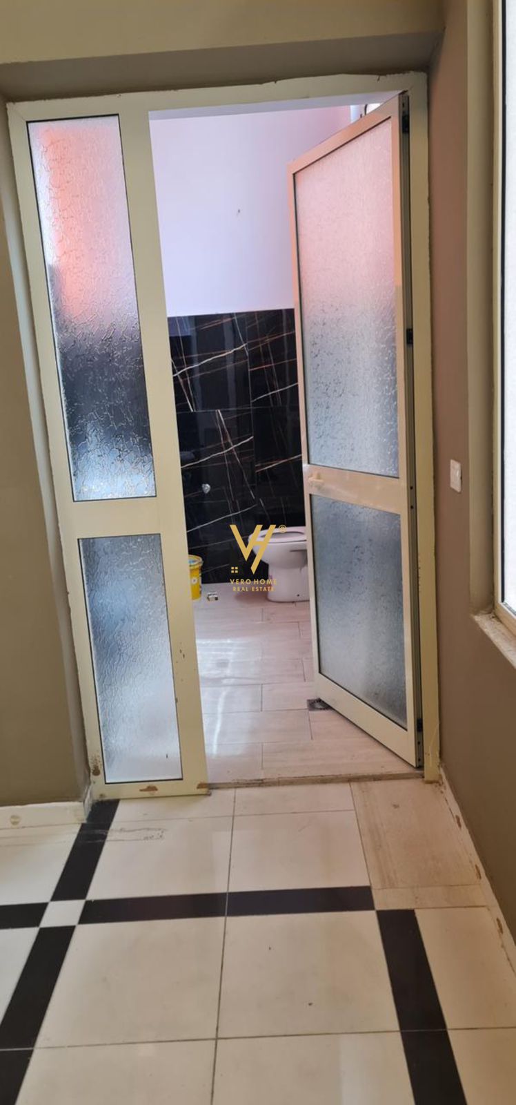 90 M2 ME QERA NE SELITE 800 EURO