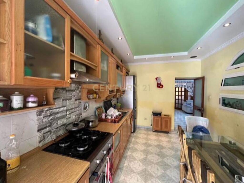 SHITET APARTAMENT 3+1 TE SHKOLLA QEMAL MICI, DURRES!