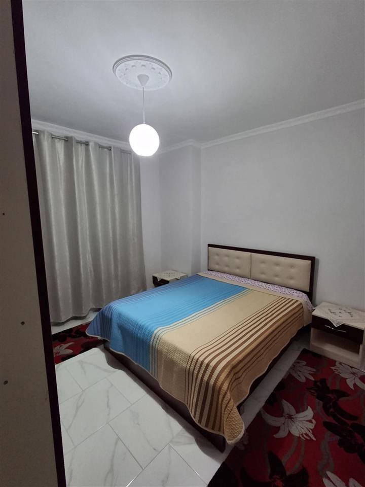 Jepet Shtepi me qera 2+1 Plazh Durres tek Vila Koral