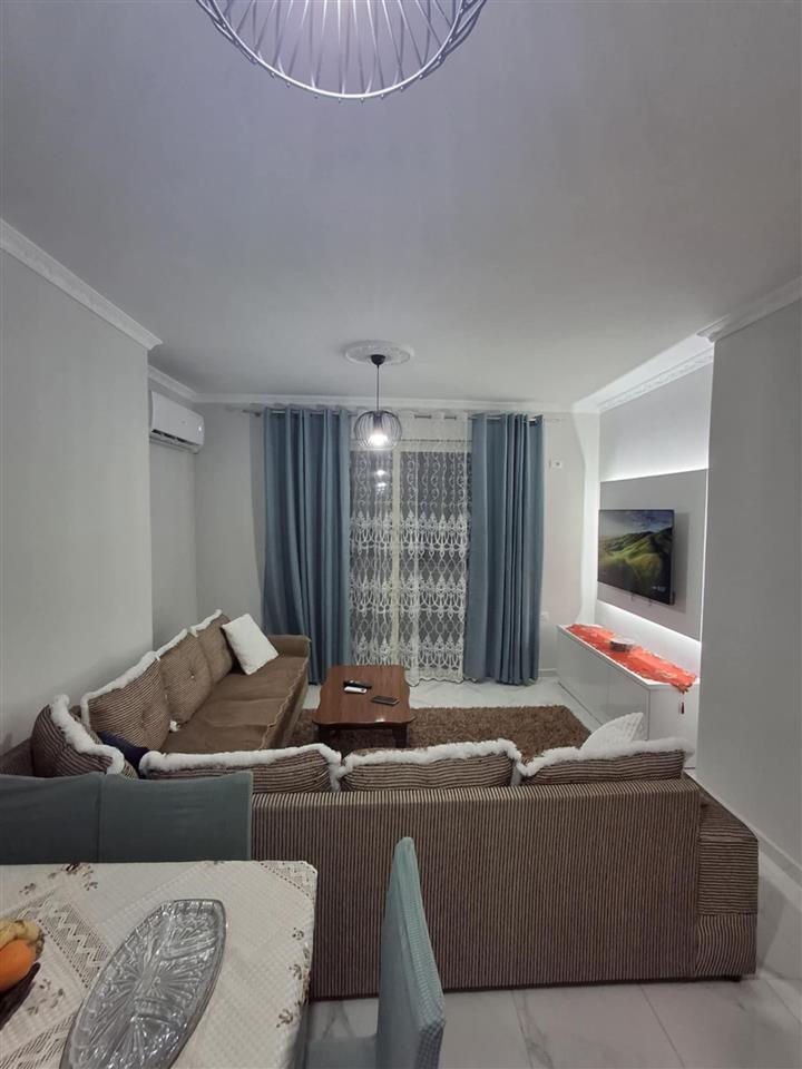 Jepet Shtepi me qera 2+1 Plazh Durres tek Vila Koral