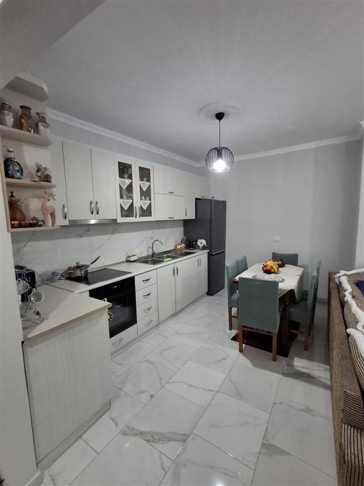 Jepet Shtepi me qera 2+1 Plazh Durres tek Vila Koral