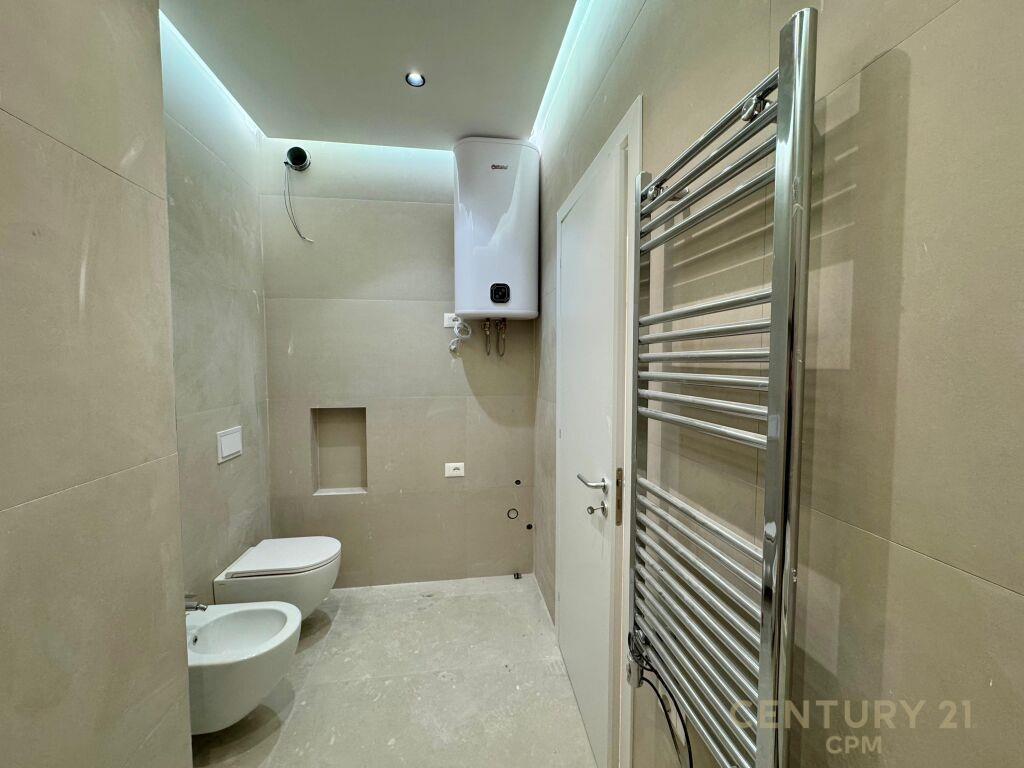 APARTAMENT 2+1+POST PARKIMI PER SHITJE TEK PAZARI RI!