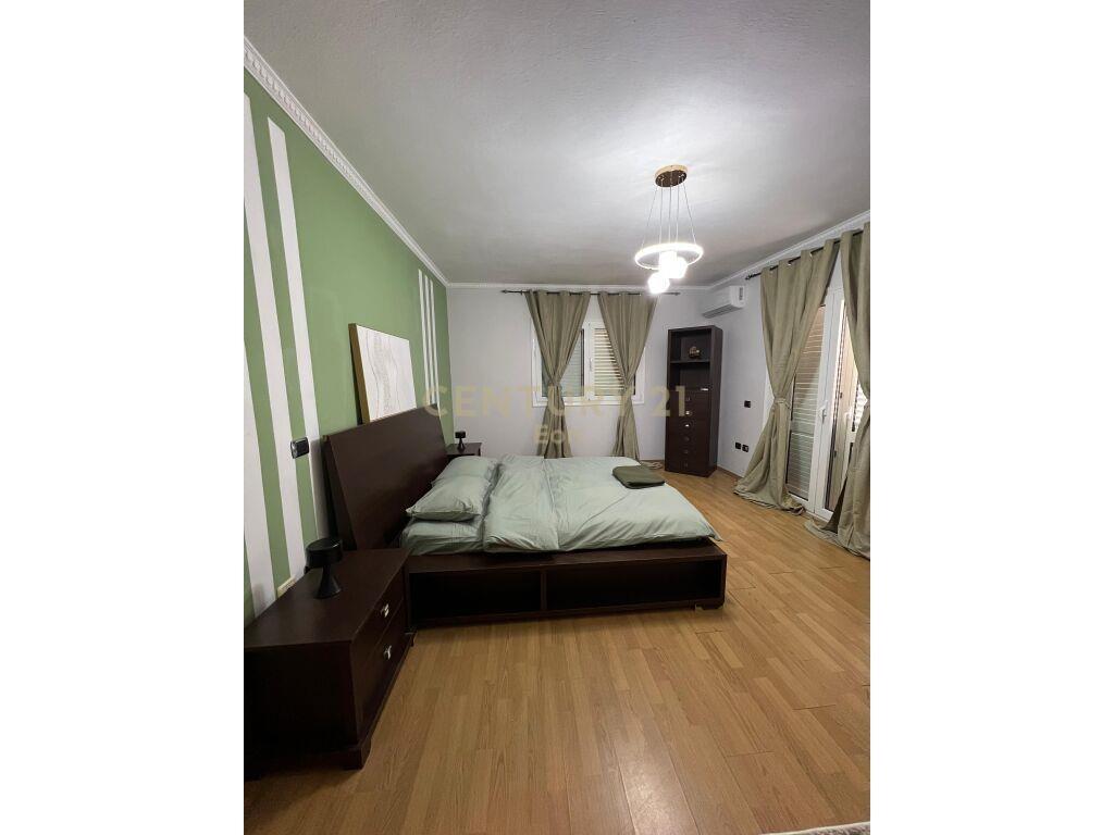 Apartament 2+1 me pamje deti në Plazh Stacioni i Parë, Durrë