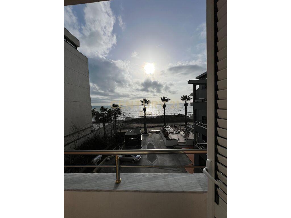 Apartament 2+1 me pamje deti në Plazh Stacioni i Parë, Durrë