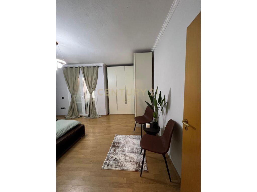 Apartament 2+1 me pamje deti në Plazh Stacioni i Parë, Durrë
