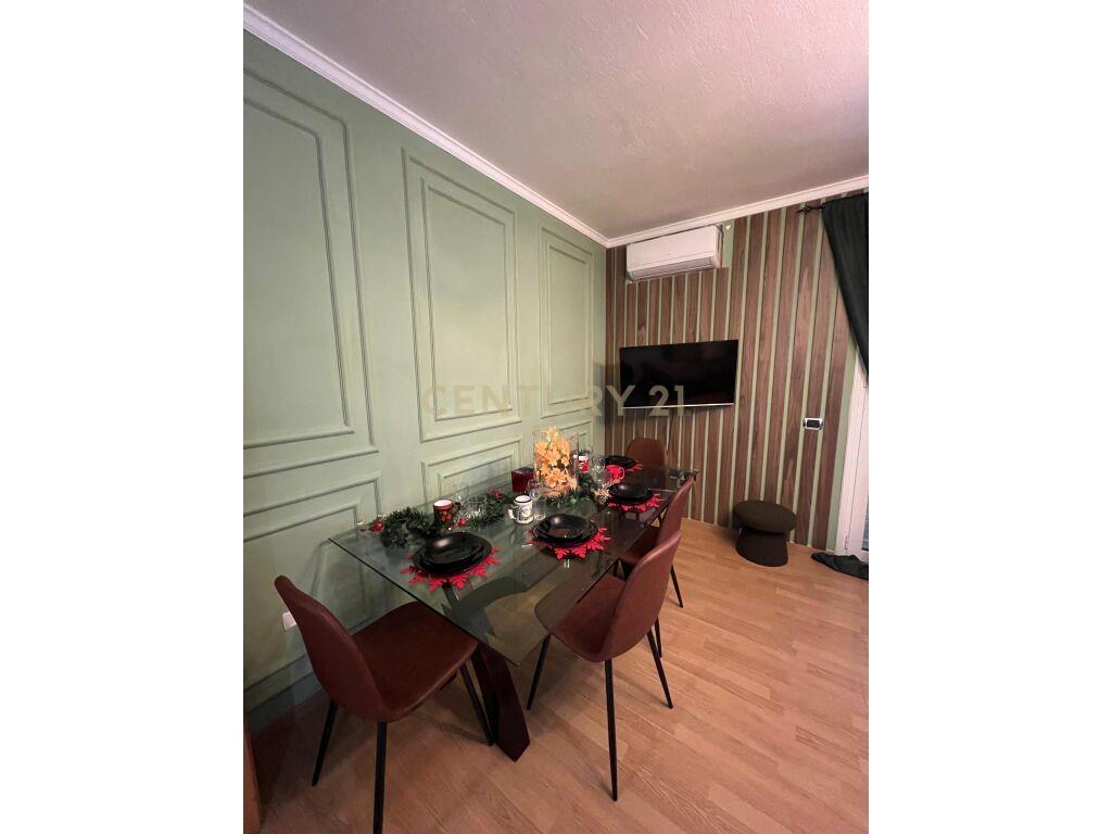 Apartament 2+1 me pamje deti në Plazh Stacioni i Parë, Durrë