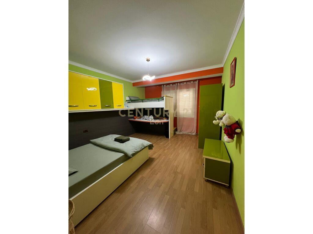 Apartament 2+1 me pamje deti në Plazh Stacioni i Parë, Durrë
