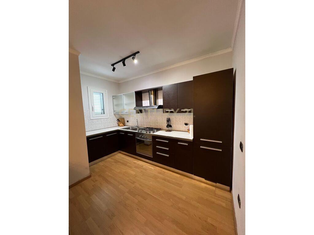 Apartament 2+1 me pamje deti në Plazh Stacioni i Parë, Durrë