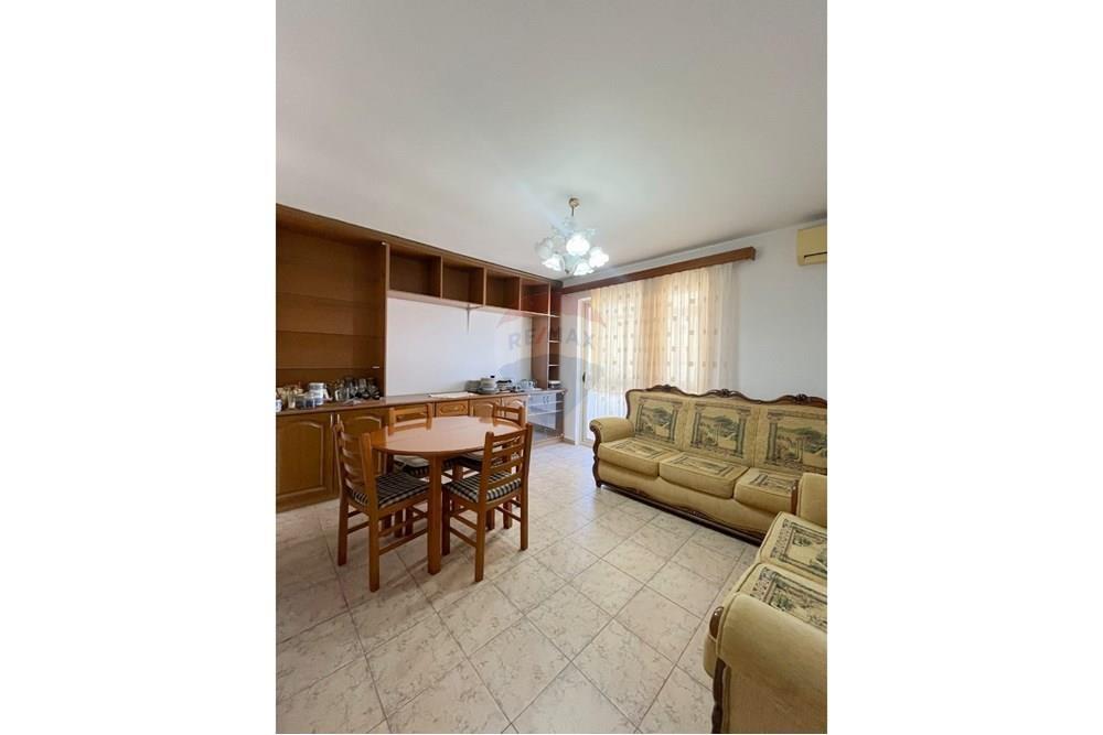Apartament 3+1 per qira prane Gjimnazit Partizani