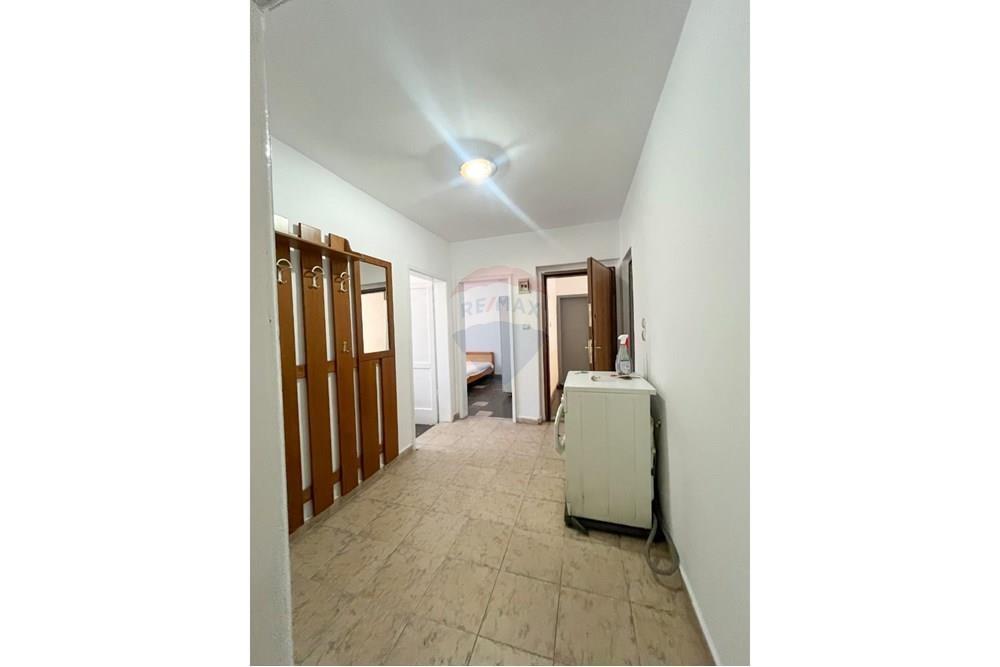 Apartament 3+1 per qira prane Gjimnazit Partizani