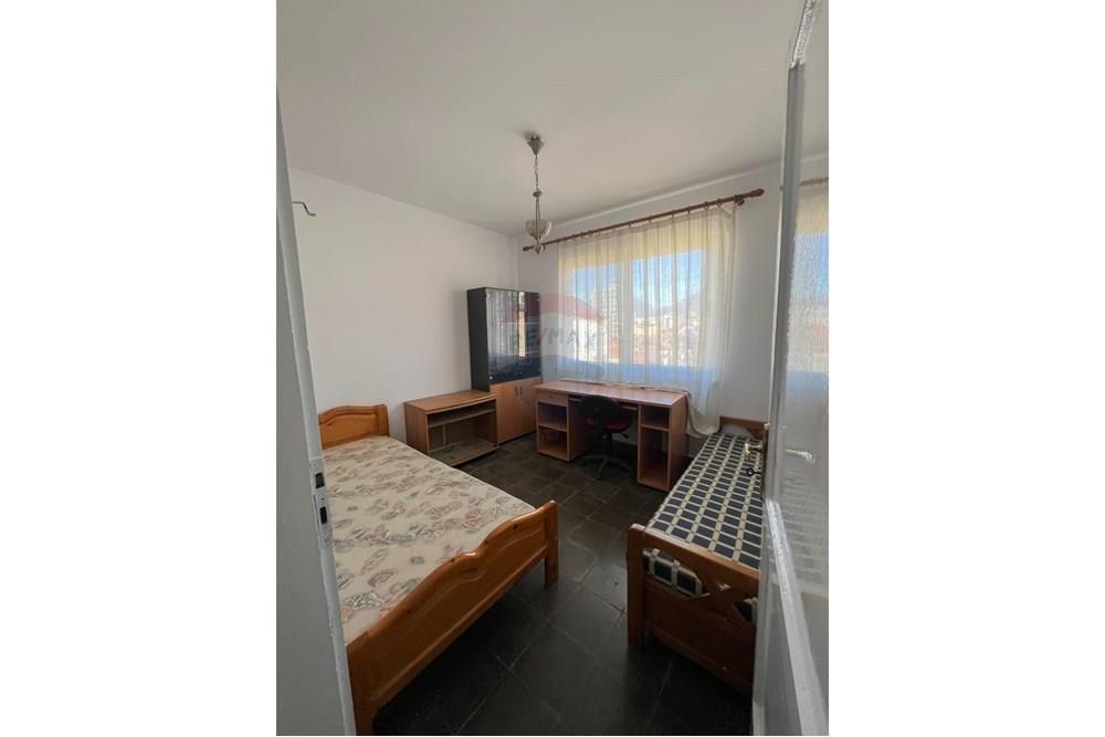 Apartament 3+1 per qira prane Gjimnazit Partizani