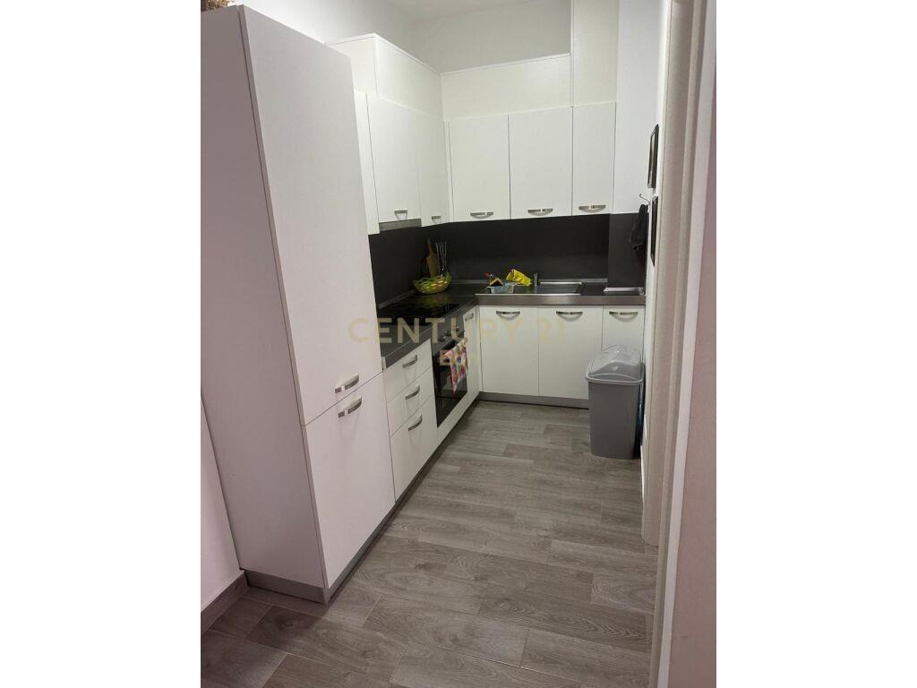 APARTAMENT 2+1 ME OBORR TEK LURA 3, GJIRI I LALEZIT