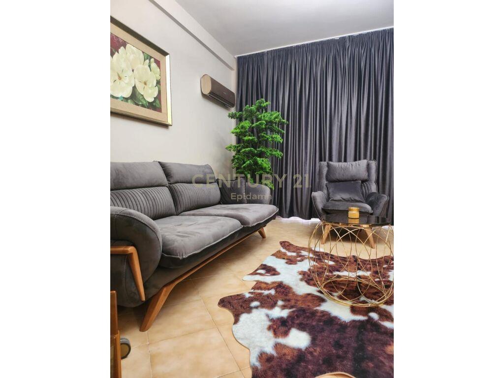 Shitet apartament 1+1 te Gjiri i Lalzit prane kompleksit “In