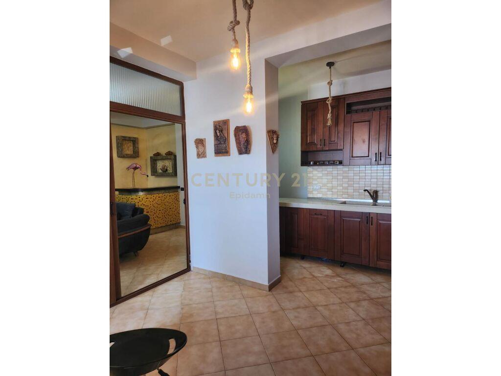 Shitet apartament 1+1 te Gjiri i Lalzit prane kompleksit “In