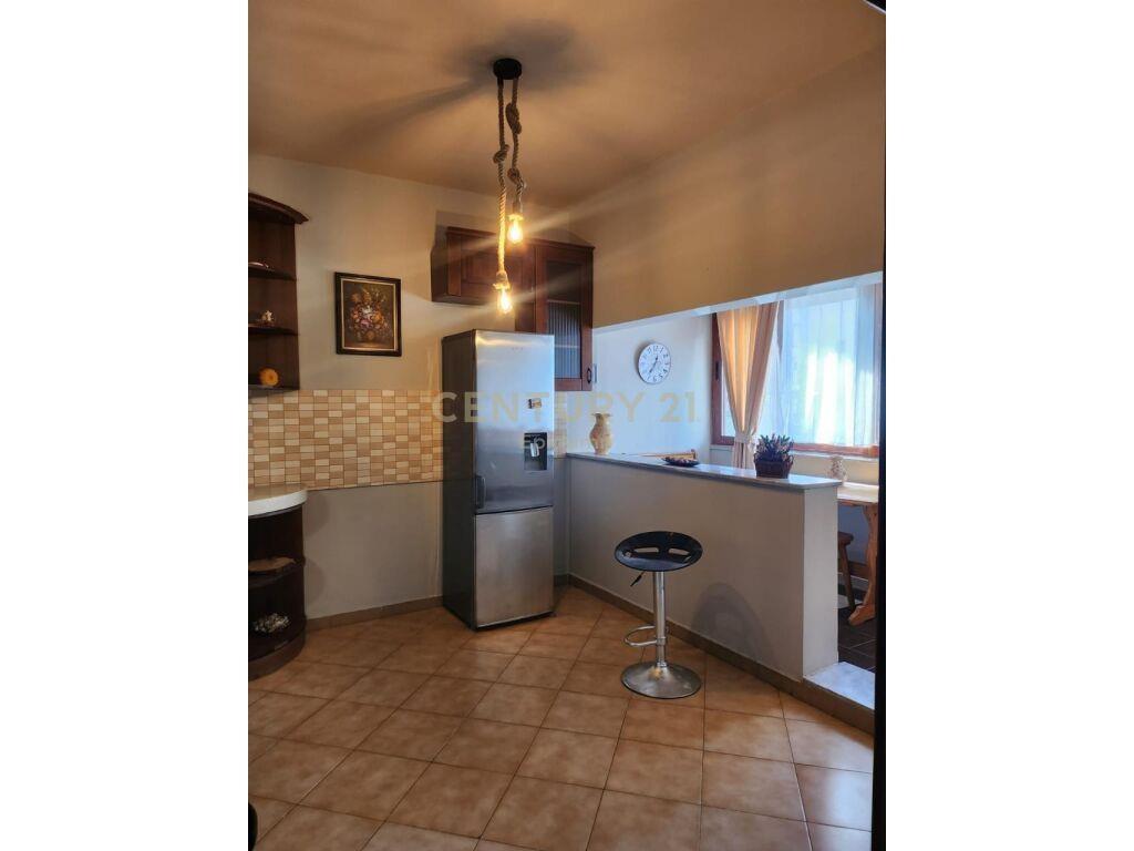 Shitet apartament 1+1 te Gjiri i Lalzit prane kompleksit “In