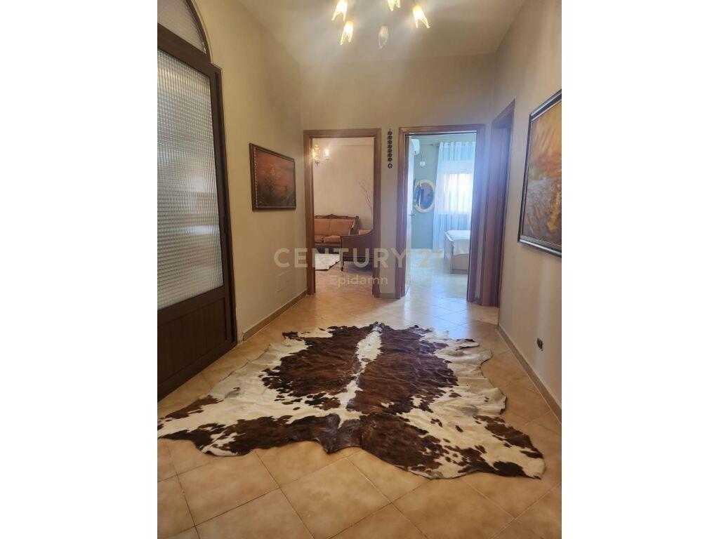 Shitet apartament 1+1 te Gjiri i Lalzit prane kompleksit “In