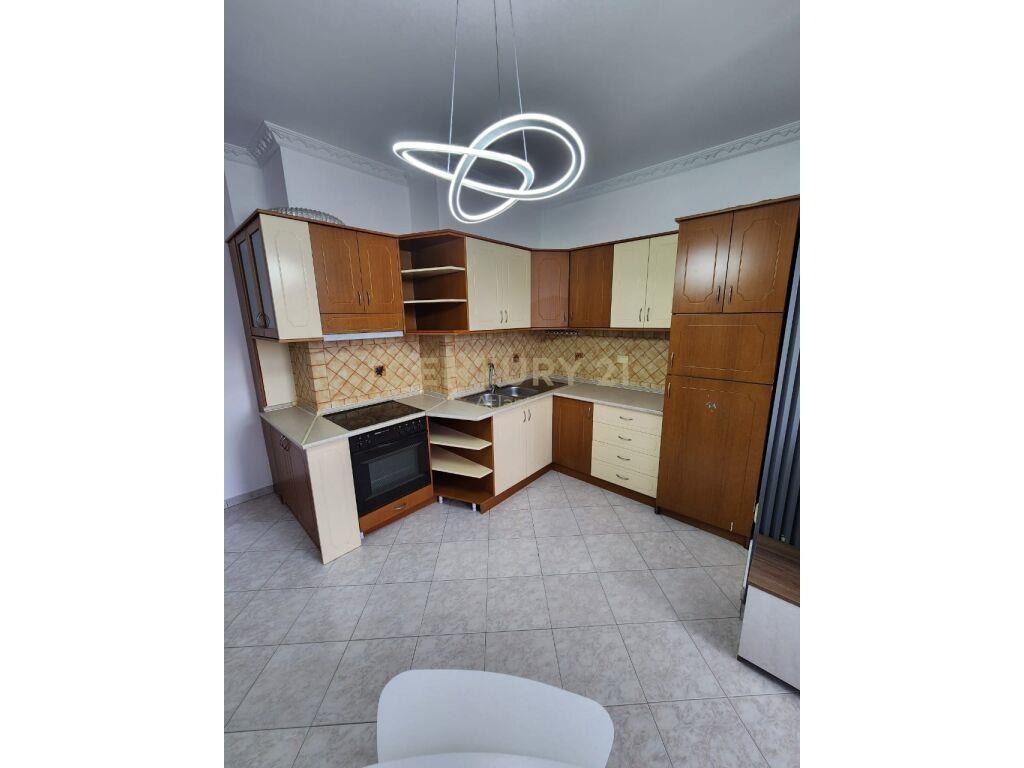 SHITET APARTAMENT 2+1 +2 TUALETE NE PLAZH DURRES !